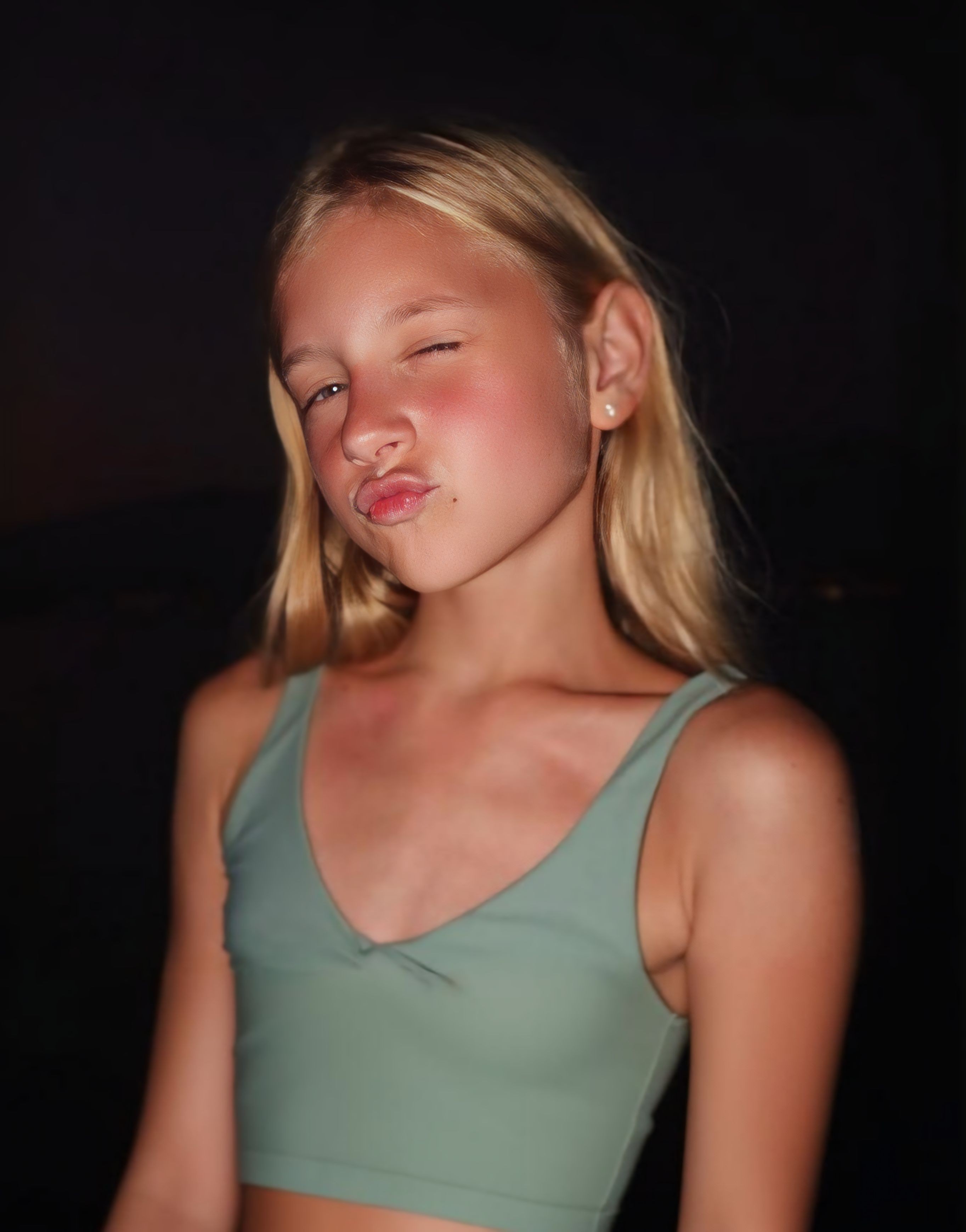 17593ka918208.jpg