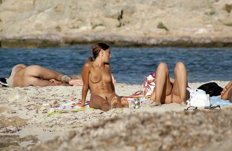amature-beach-nude (73).jpg